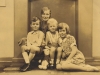 margaret-murray-nee-molteno-w-her-3-children-george-pat-and-iona-1929