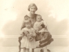 margaret-murray-nee-molteno-w-her-two-eldest-iona-and-george-1924