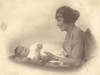 margaret-murray-nee-molteno-with-her-first-baby-iona-1922