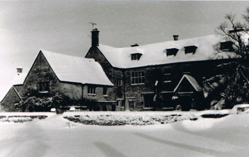 painswick-lodge-in-the-snow