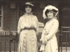 palace-court-margaret-molteno-left-and-islay-bisset-at-may-murrays-wedding-14-march-1915